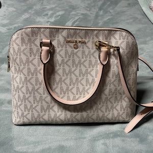 Micheal Kors purse
